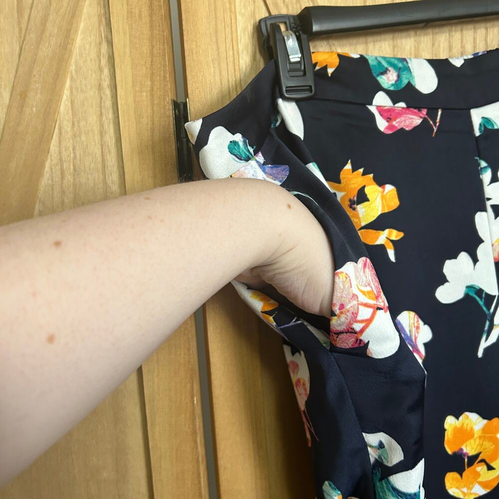 Navy floral wide leg cropped pants - Picture 6 of 9
